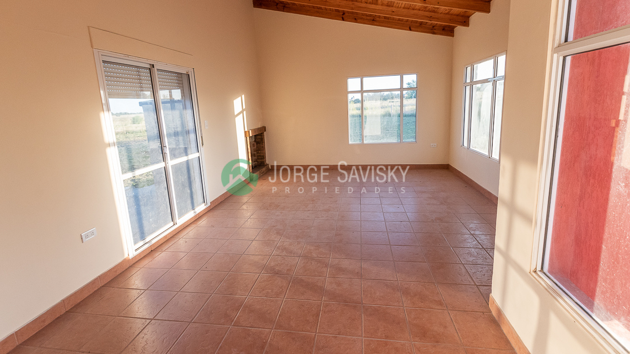 Casa con servicios en Parque Ventania (1)