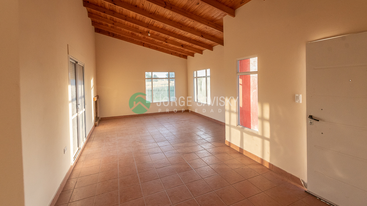 Casa con servicios en Parque Ventania (2)