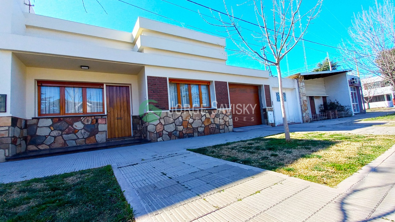 Propiedad a pasos de la plaza Ernesto Tornquist Savisky