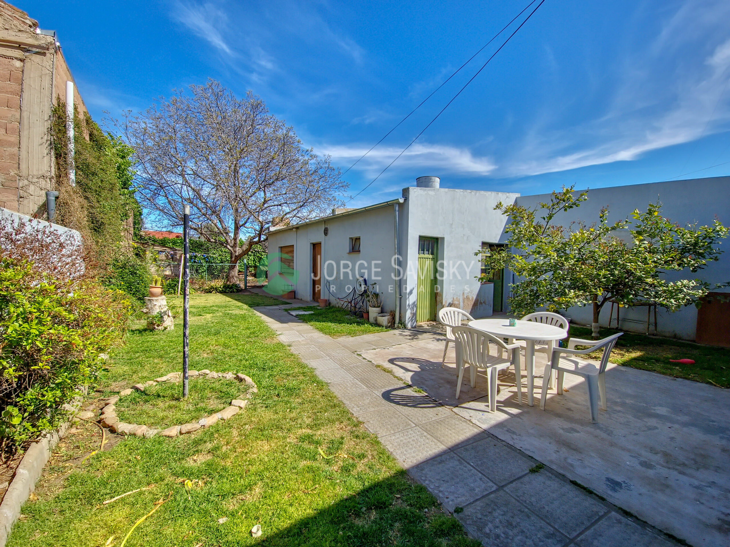 Amplia propiedad, con buena ubicación. – Jorge Savisky