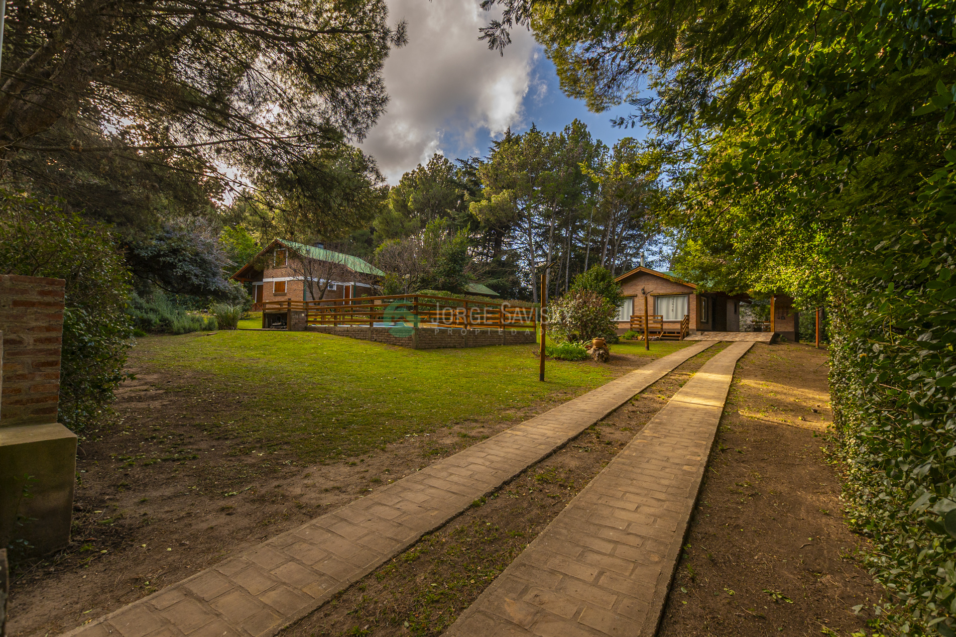 Casa con espacios amplios, gran parque y piscina 003_