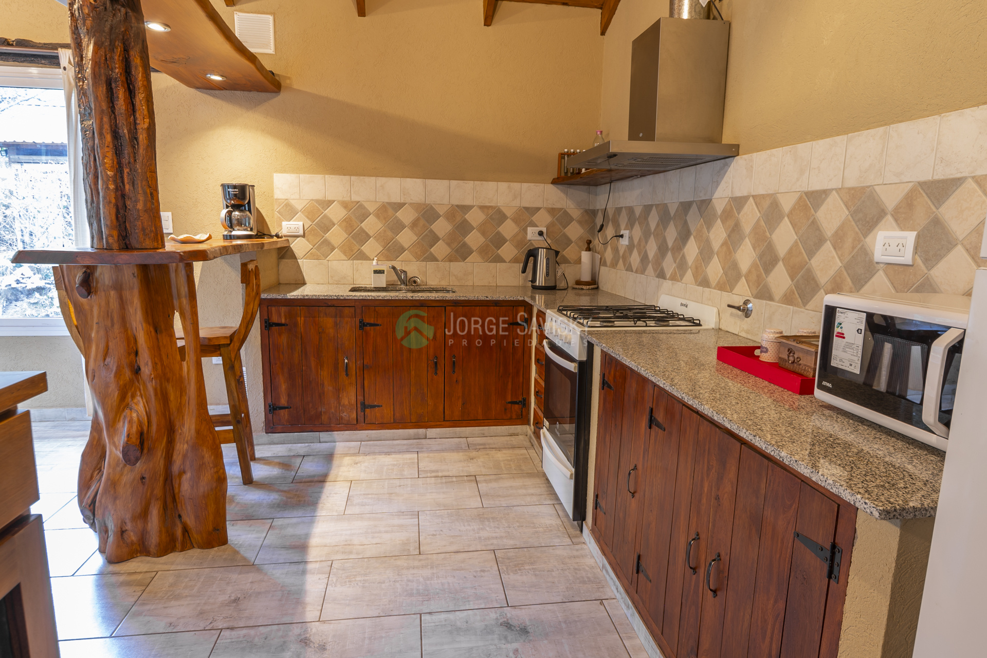 Casa con espacios amplios, gran parque y piscina 015_