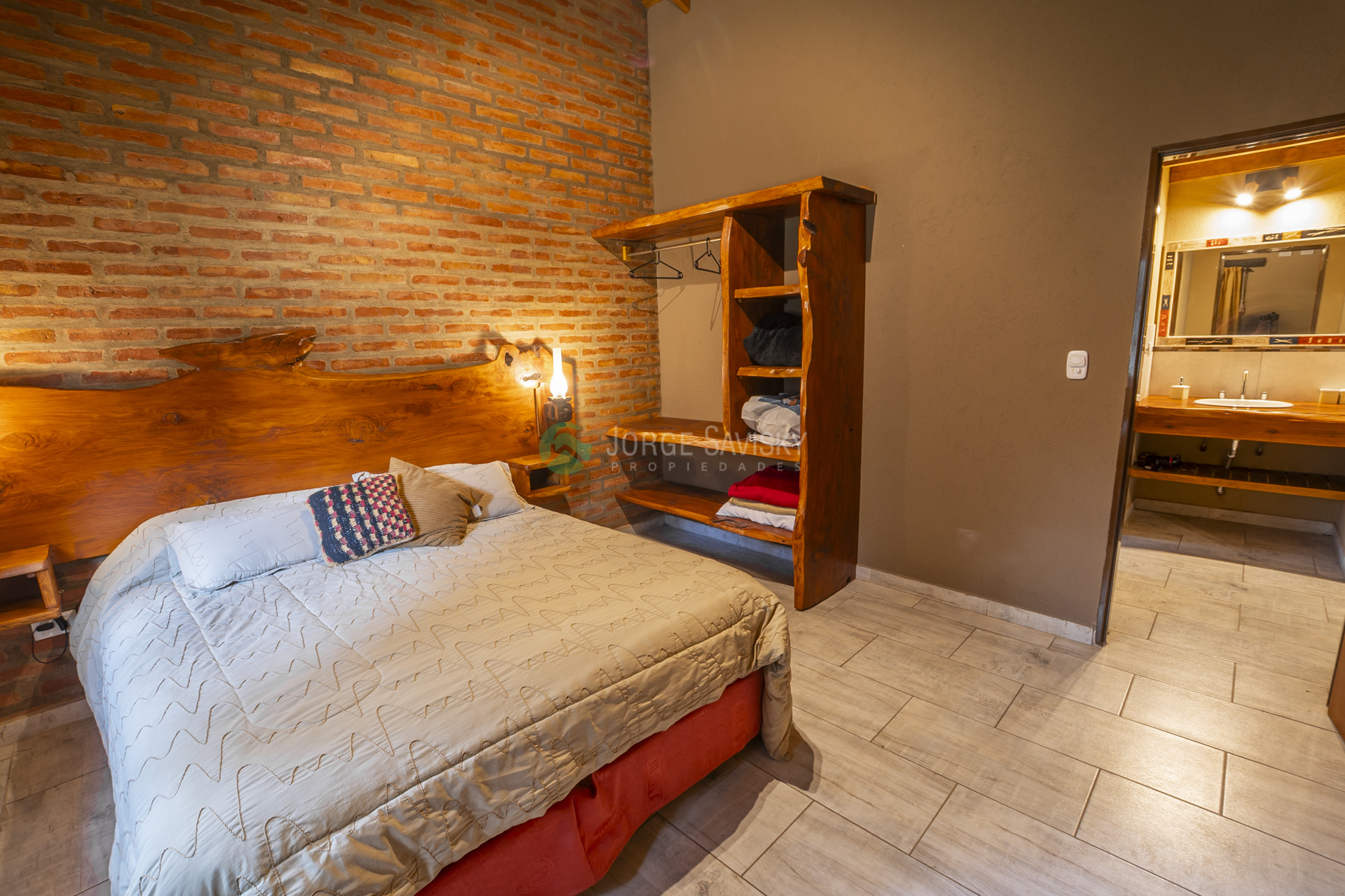 Casa con espacios amplios, gran parque y piscina 018_