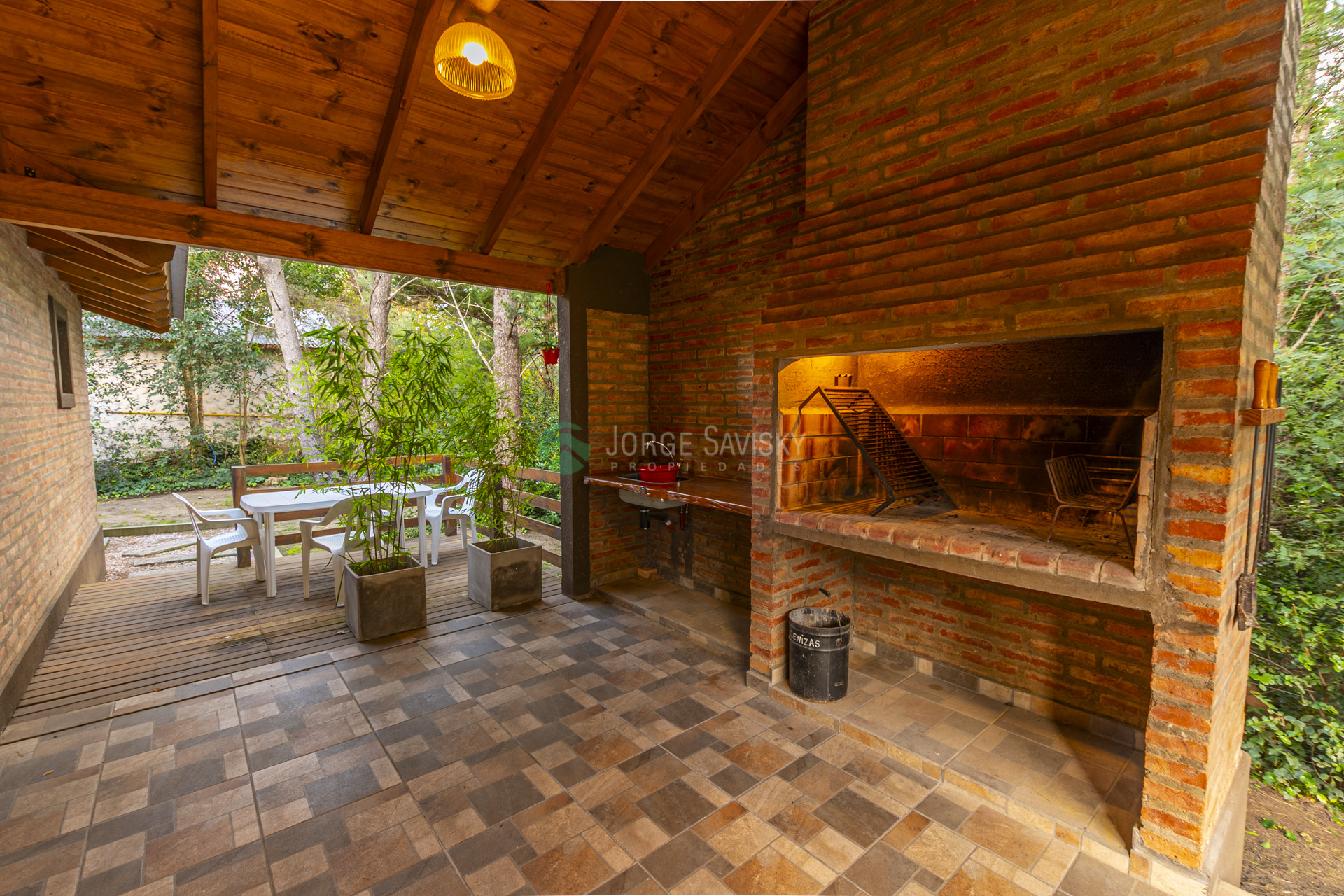 Casa con espacios amplios, gran parque y piscina 024_