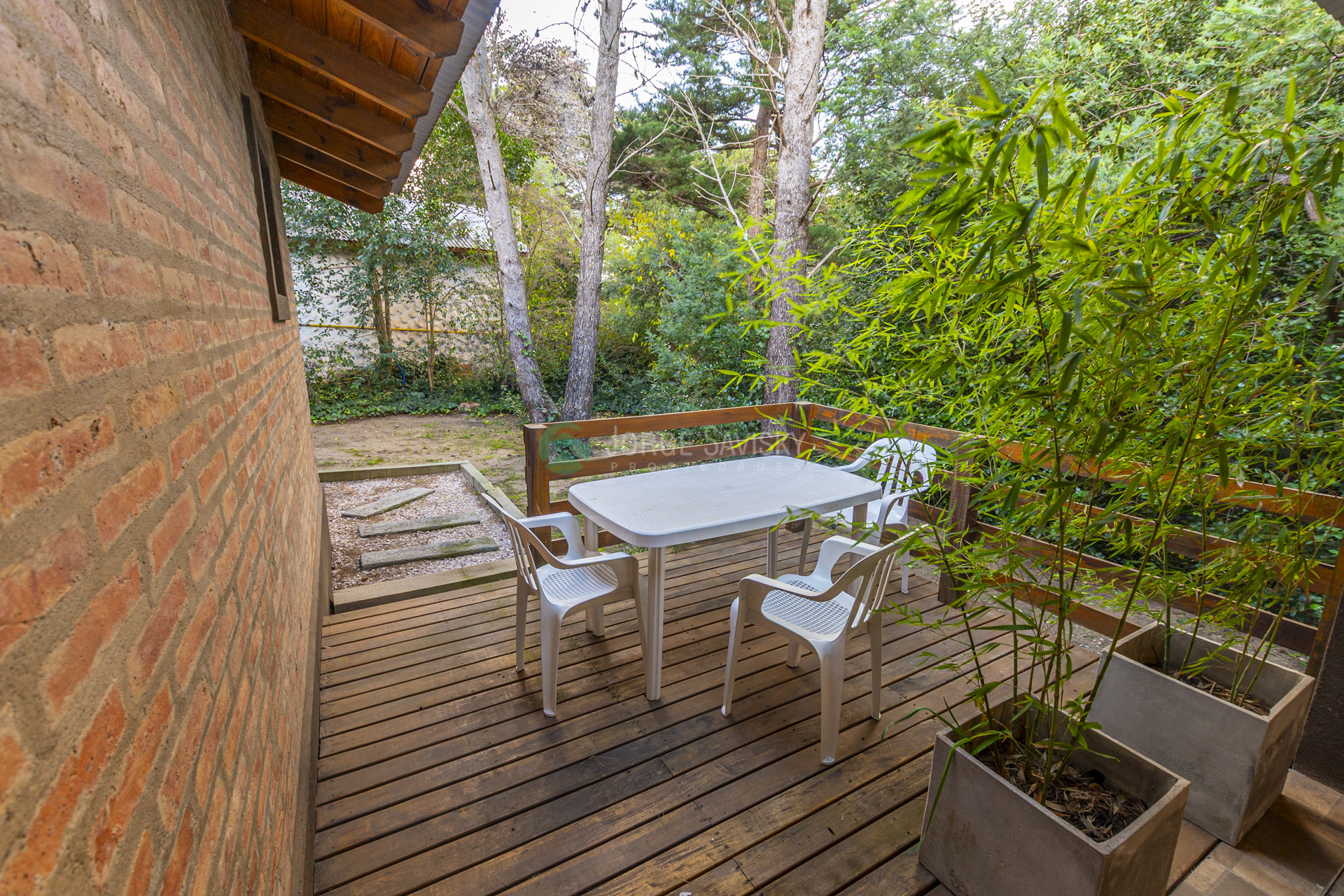 Casa con espacios amplios, gran parque y piscina 025_