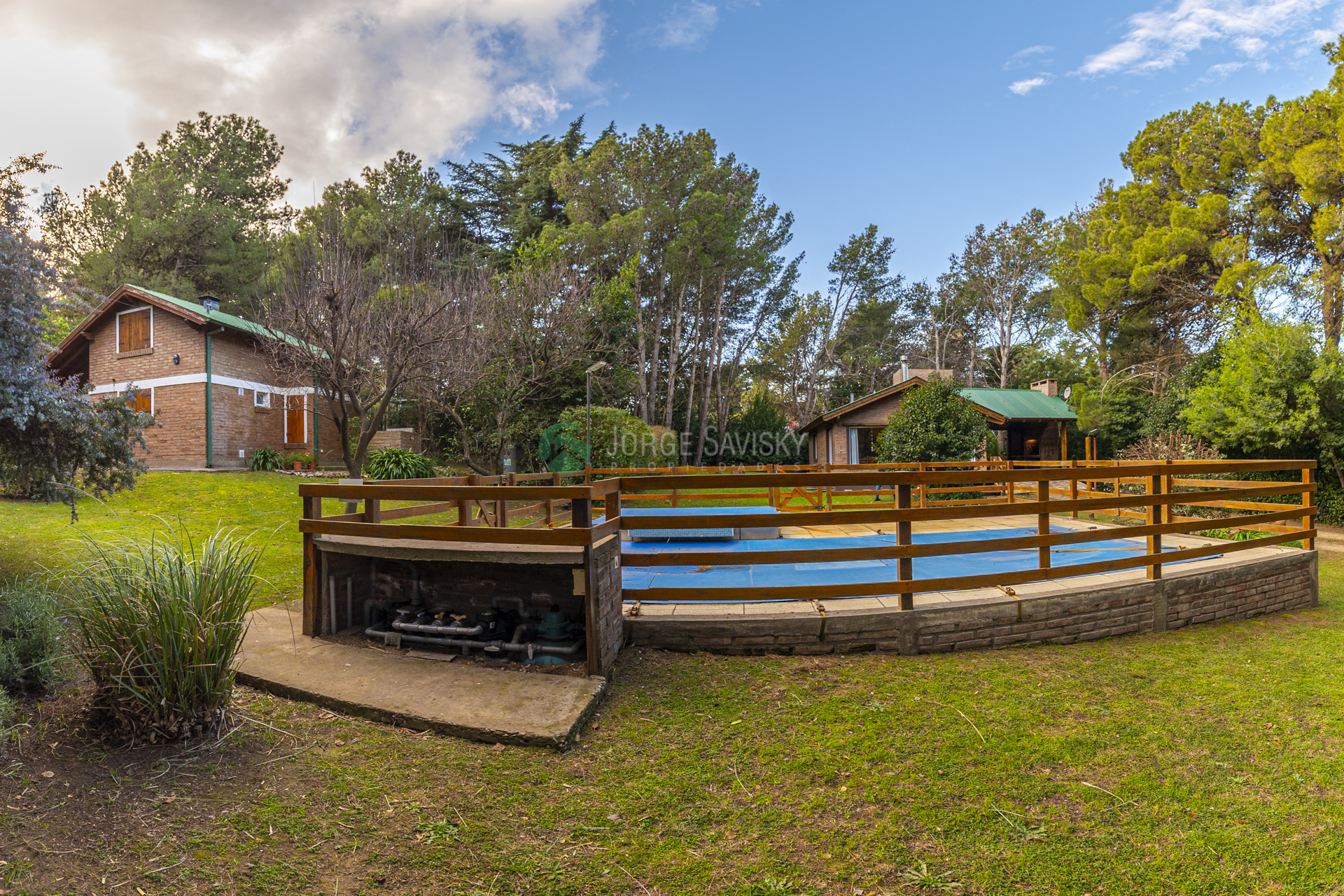 Casa con espacios amplios, gran parque y piscina 039_